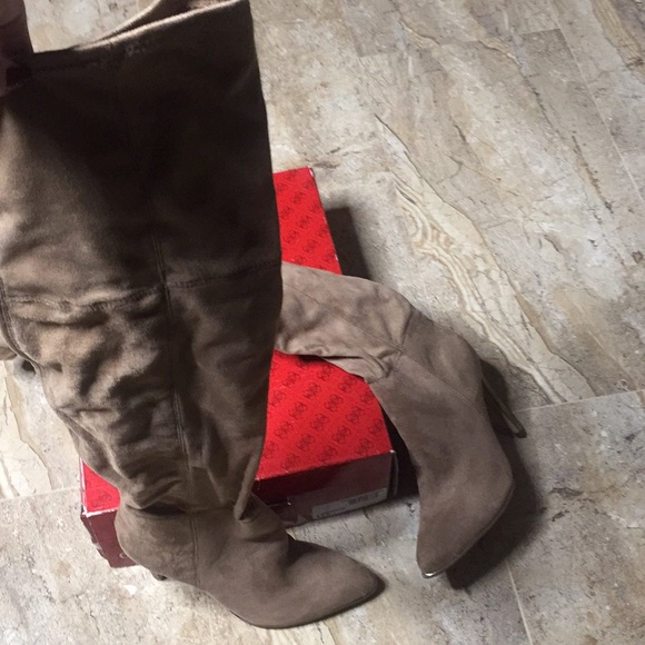 Guess 👢 - Picture 2 of 8